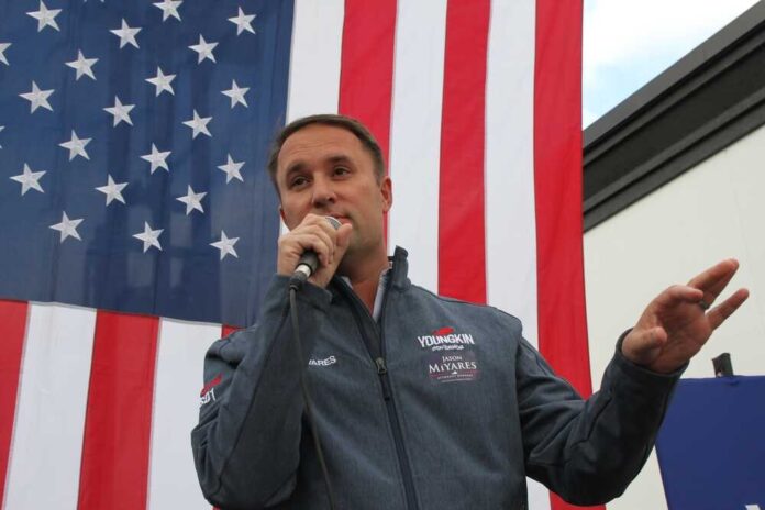 Chantilly,,Vausa-30,October,2021:,Youngkin,Election,Rally,With,Jason,Miyares