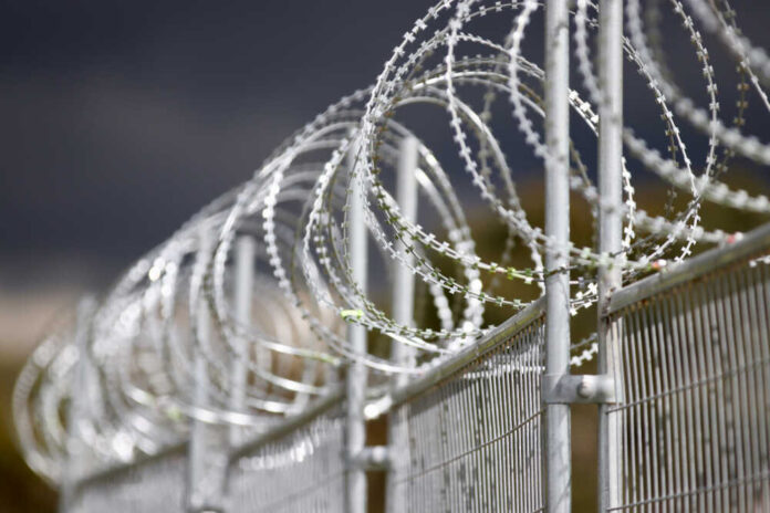 Security,Fence,With,Barbed,/,Razor,Wire,Top
