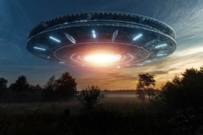 Ufo,,An,Alien,Saucer,Hovering,Above,The,Field,In,The