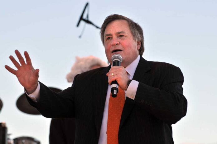Saint,Louis,,Missouri,-,September,12:,Dick,Morris,Speaking,At