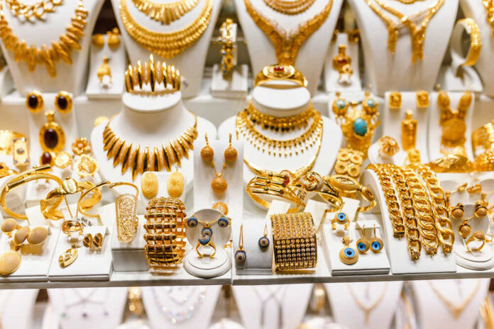 Set,Of,Luxury,Precious,Jewelry,At,Sale,In,The,Shop