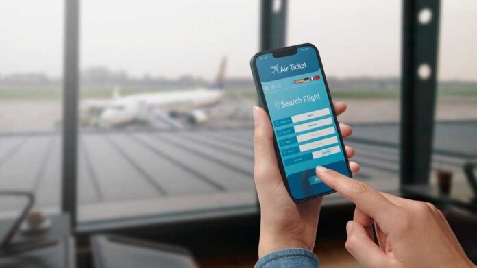 User,Holding,A,Smartphone,And,Booking,Cheap,Flights,Online,,Airport