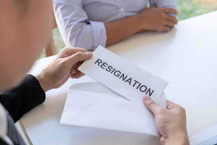 shutterstock_1687697329-4 Person handing over a resignation letter in an envelope