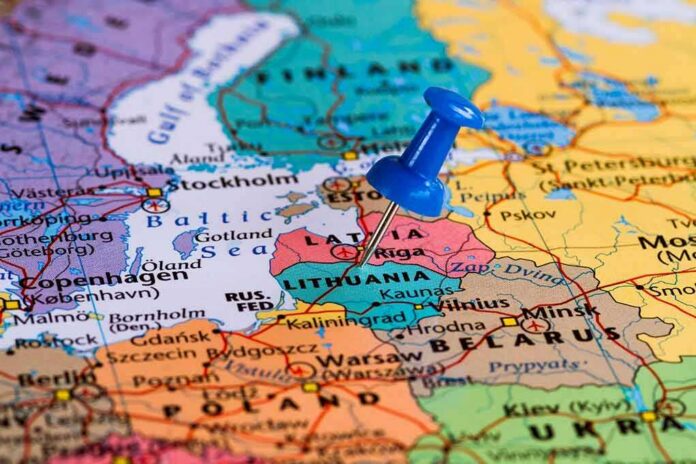 shutterstock_279507194-7 Map of the Baltic region with a blue pushpin marking Lithuania