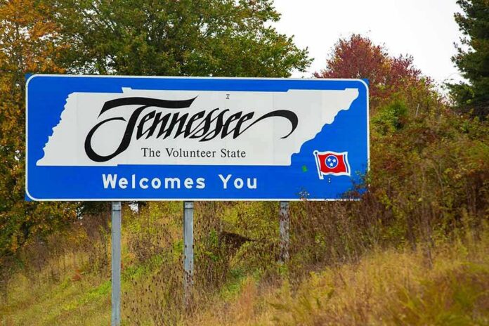 shutterstock_1877610673 Tennessee welcome road sign by roadside
